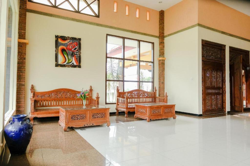 Capital O 892 Grand Pujon View Hotel And Resort บาตู ภายนอก รูปภาพ