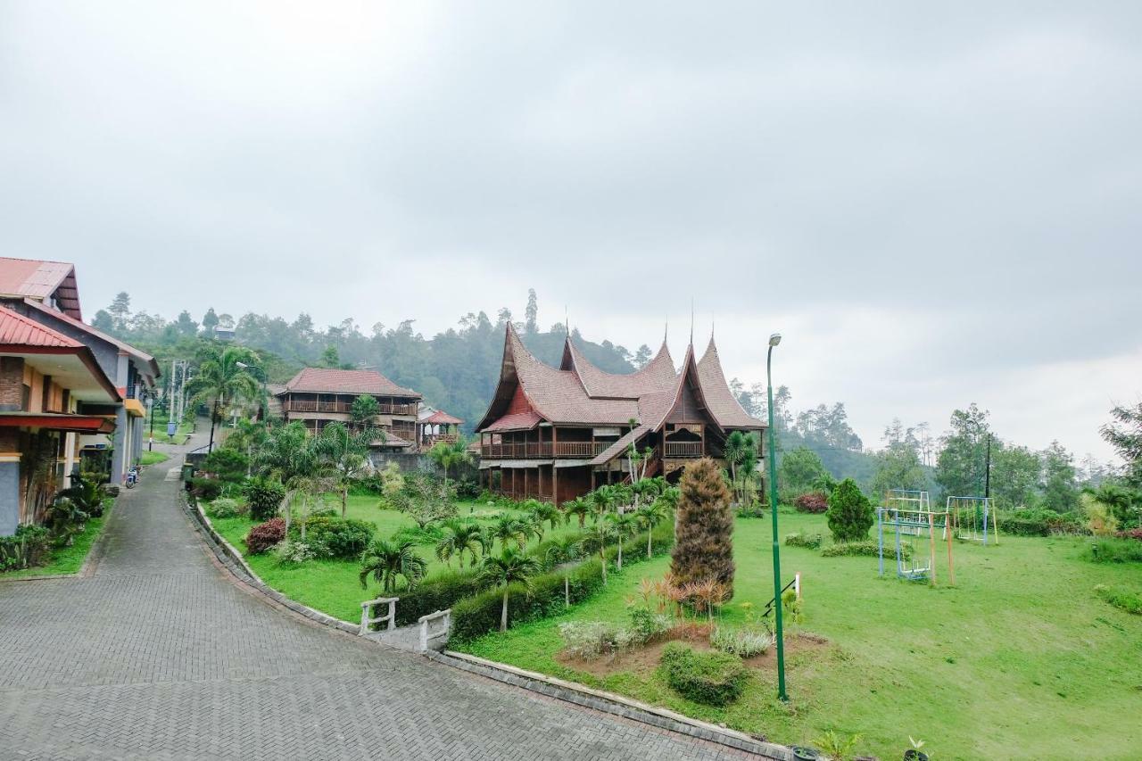 Capital O 892 Grand Pujon View Hotel And Resort บาตู ภายนอก รูปภาพ