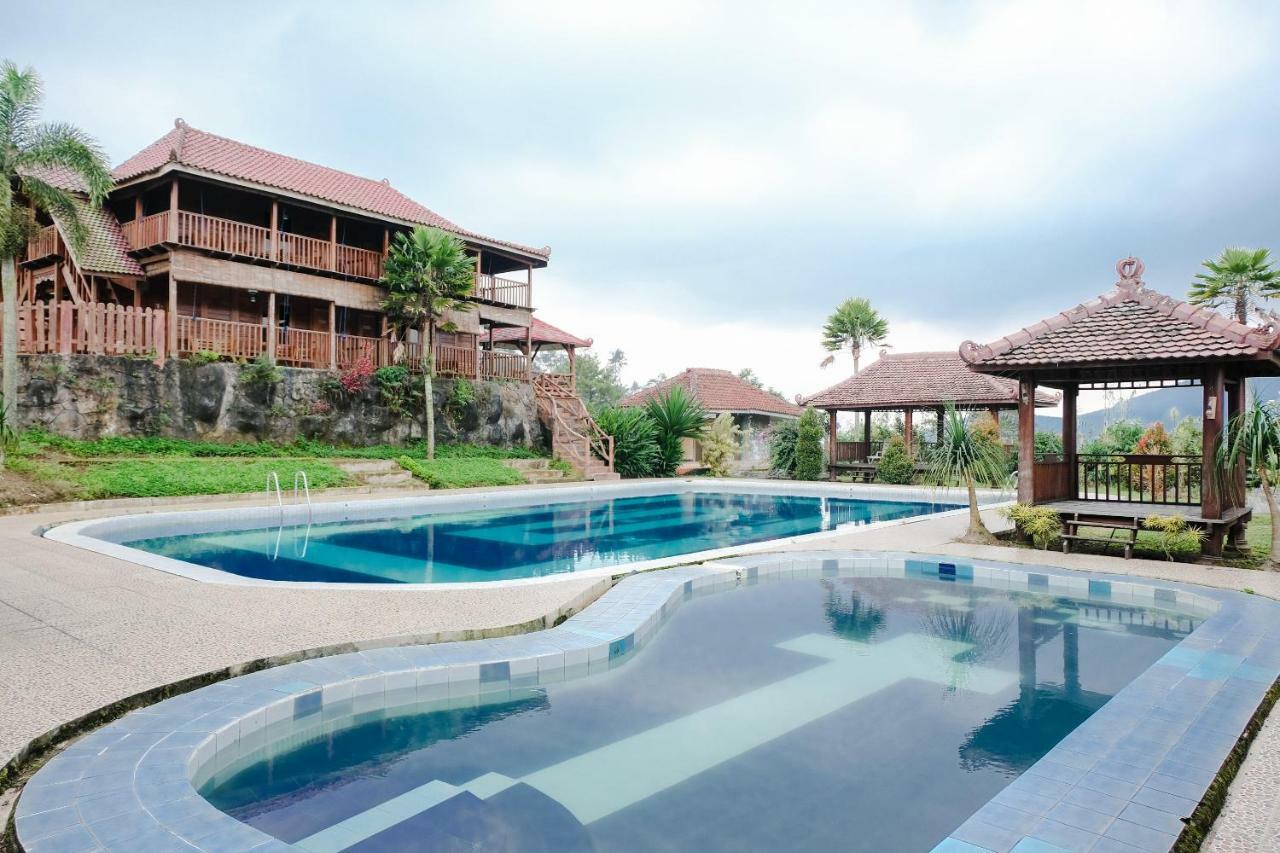 Capital O 892 Grand Pujon View Hotel And Resort บาตู ภายนอก รูปภาพ